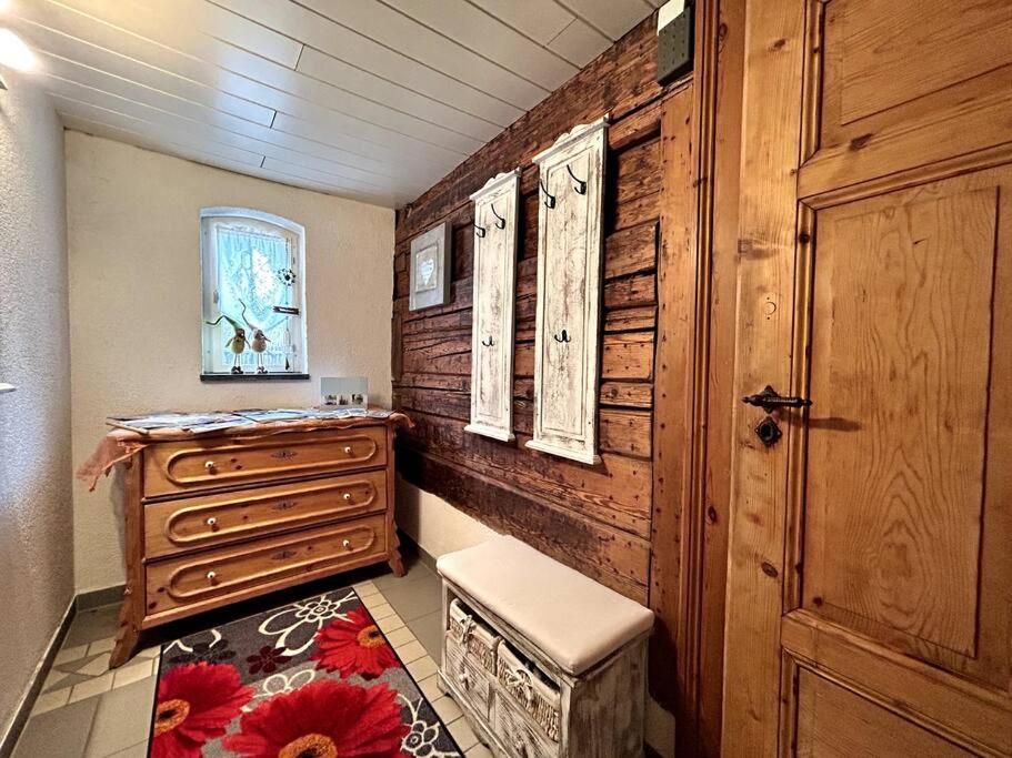 Rustikales Studio-Apartment Blockstube Im Haus Selma โกรสเชอเนา ภายนอก รูปภาพ